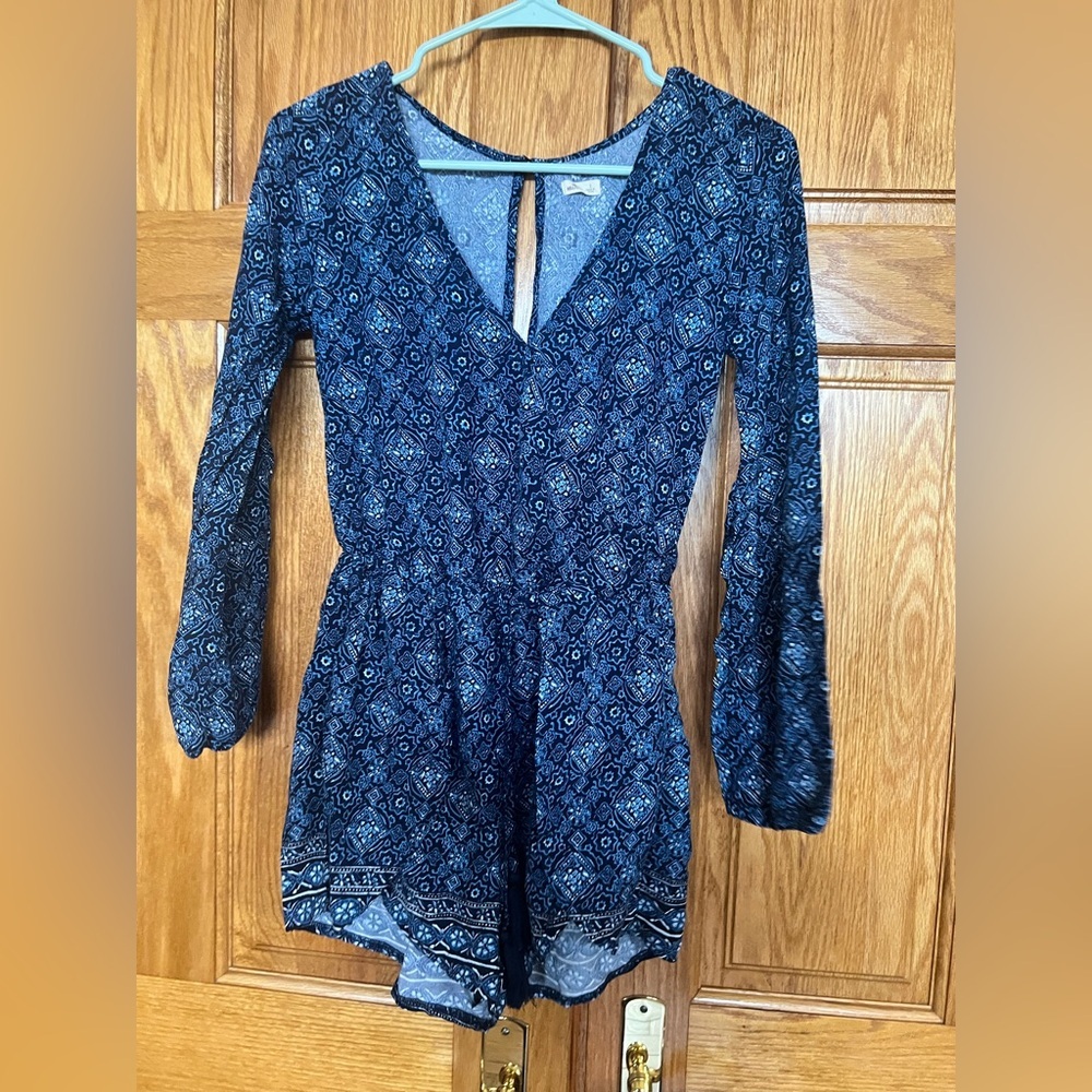 Hollister - Navy Blue & White Floral Print Romper
